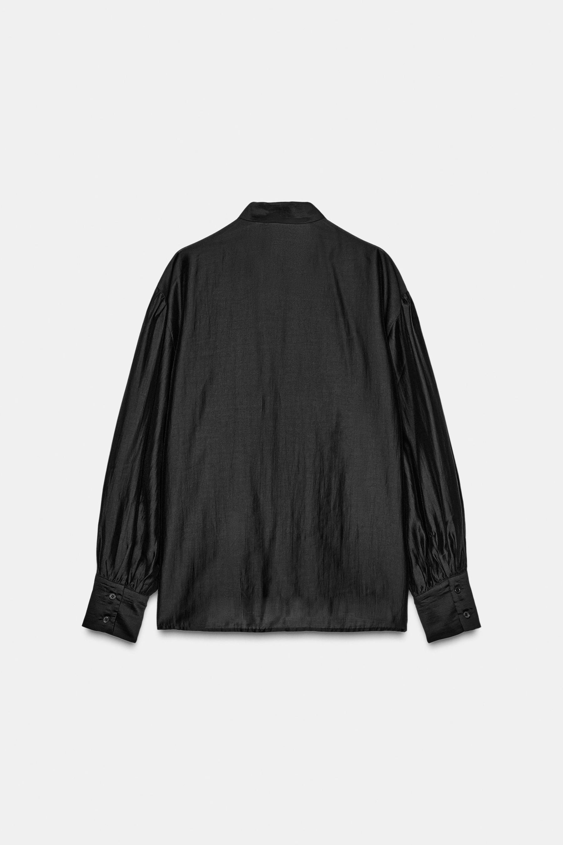 Fließendes Hemd mit Krawatten