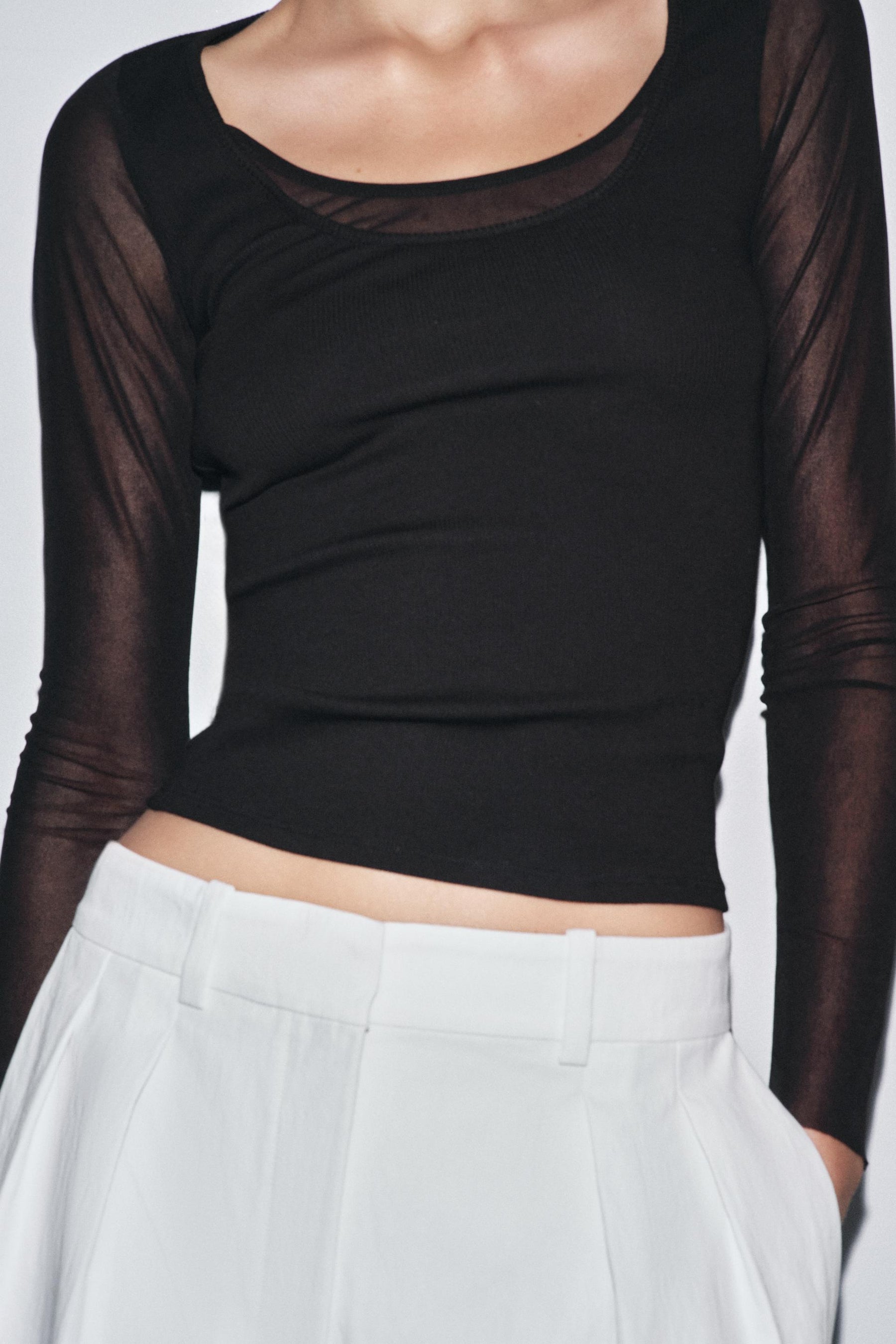 Halbtransparentes Kombinations-T-Shirt