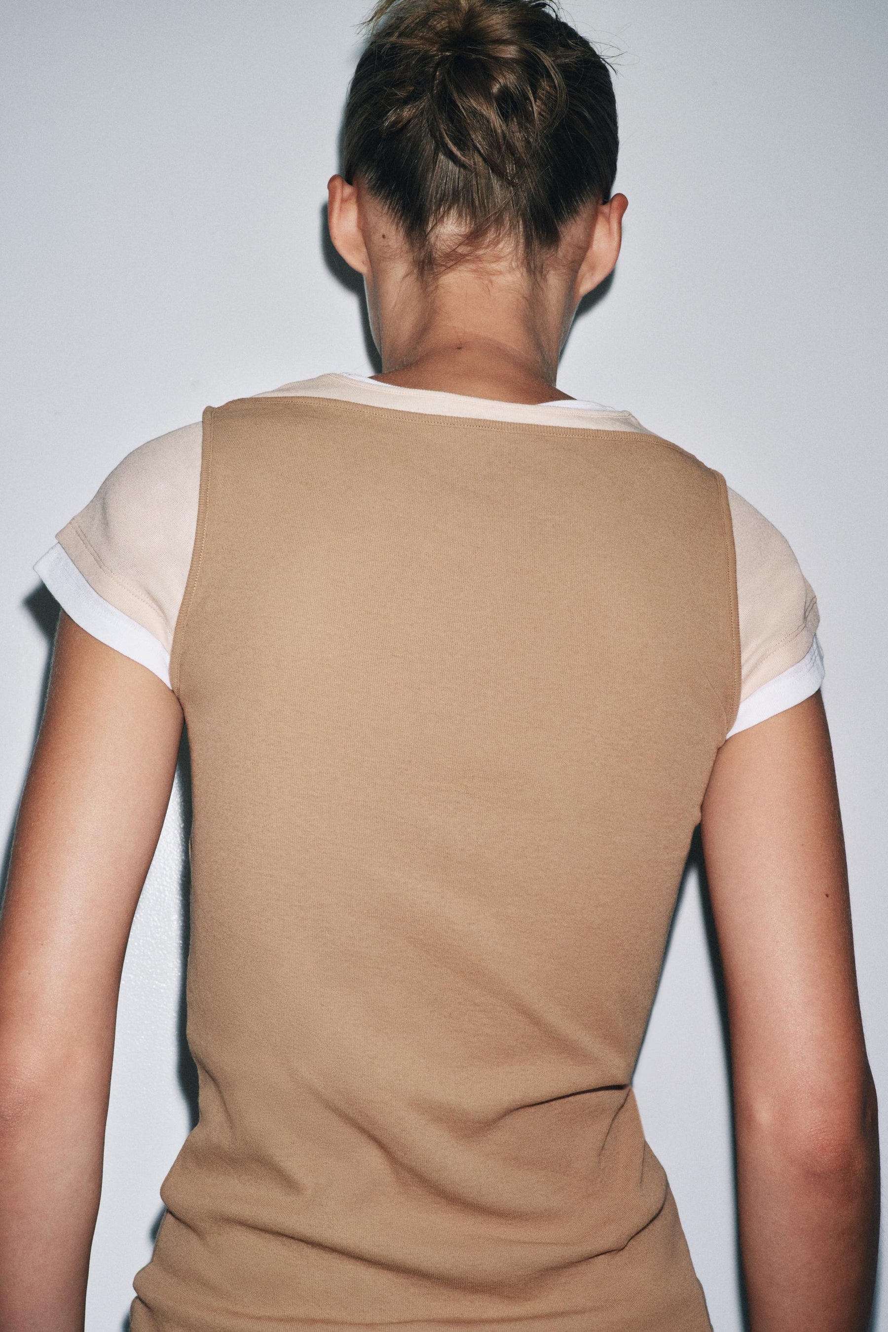 Kontrastierendes Lagenhemd