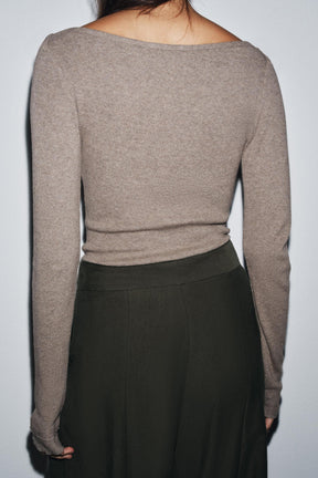 Geripptes Boot-Neck-Shirt