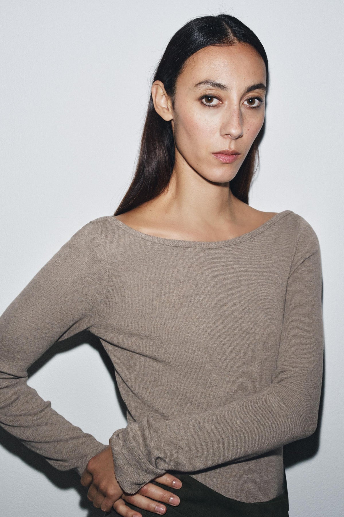 Geripptes Boot-Neck-Shirt