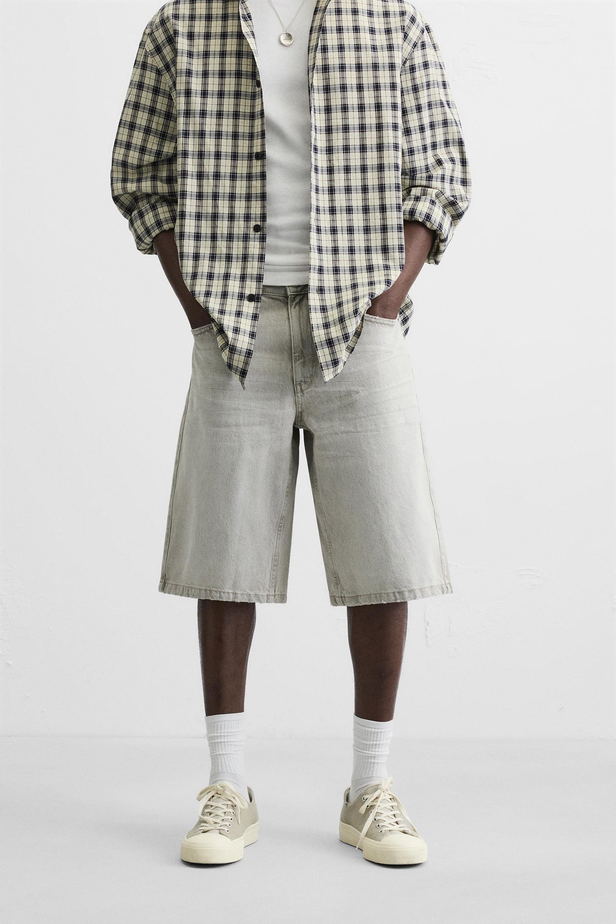 BAGGY FIT DENIM BERMUDAS - Image 2