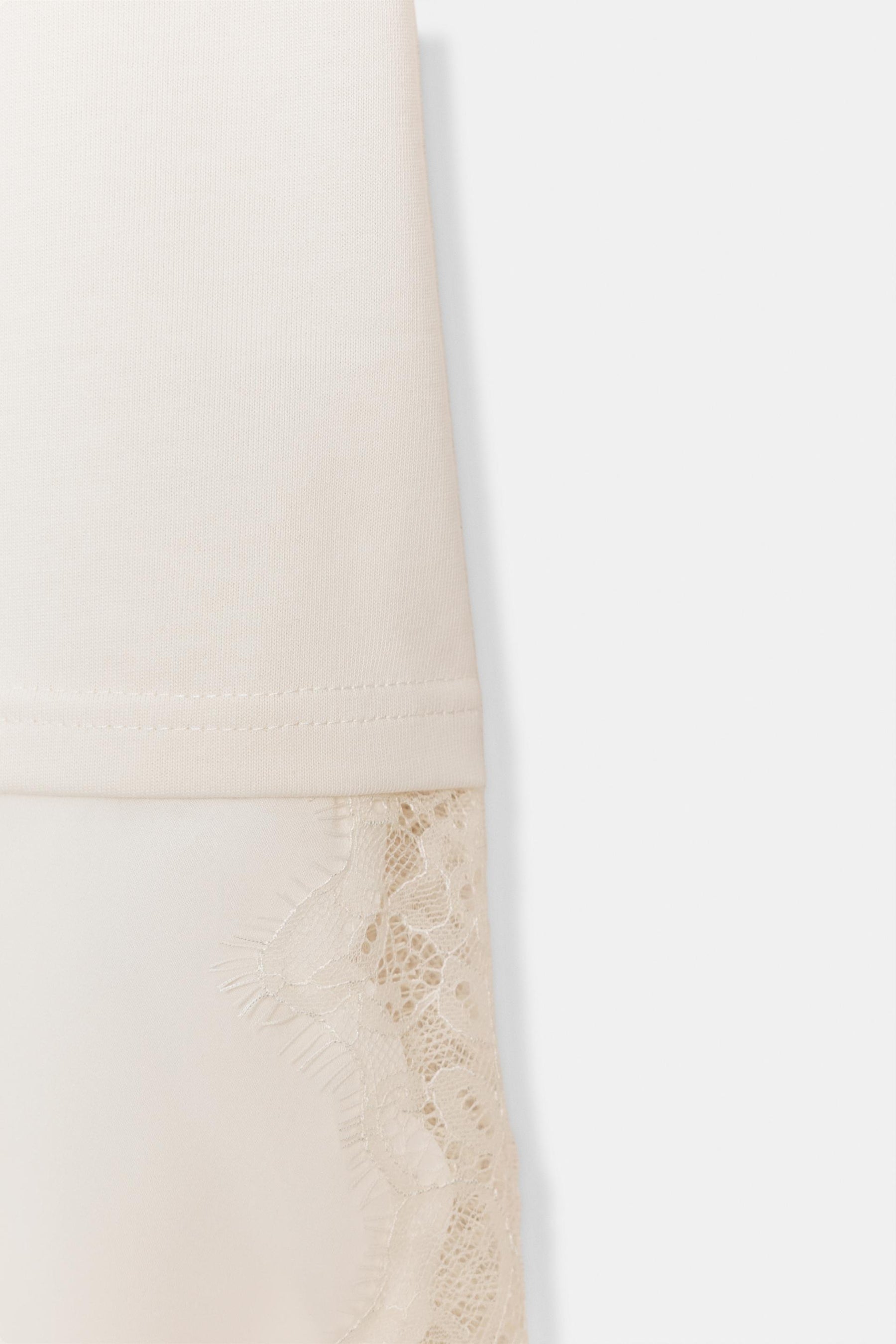 Kombiniertes Spitzen-T-Shirt