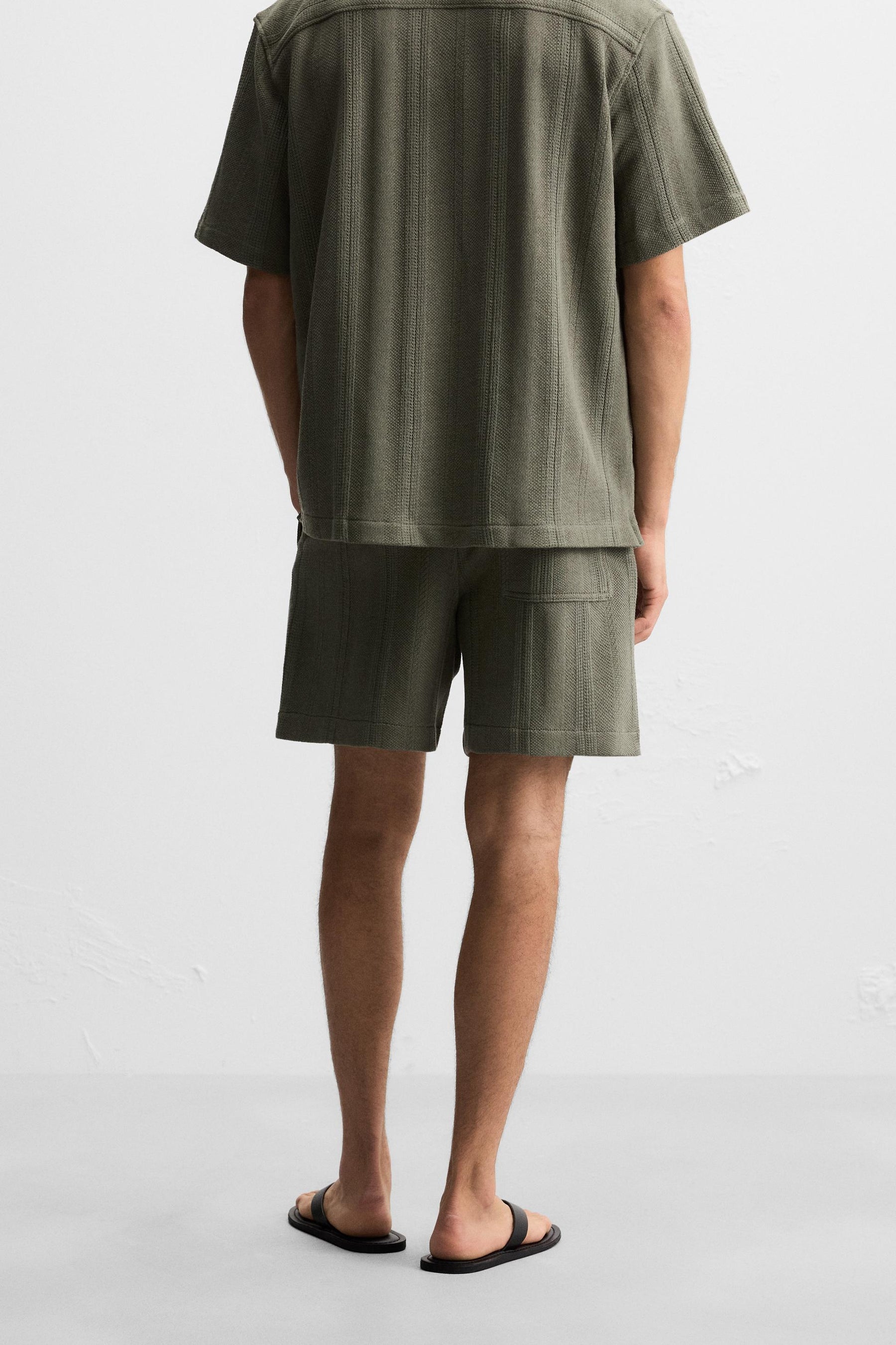 JACQUARD TEXTURED BERMUDA SHORTS - Image 2