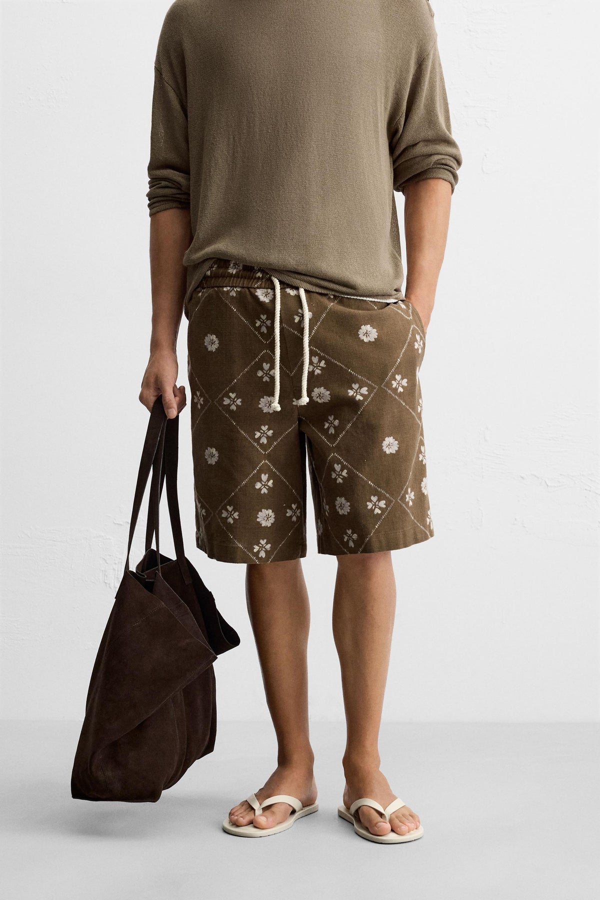 CONTRAST PRINT BERMUDA SHORTS - Image 2