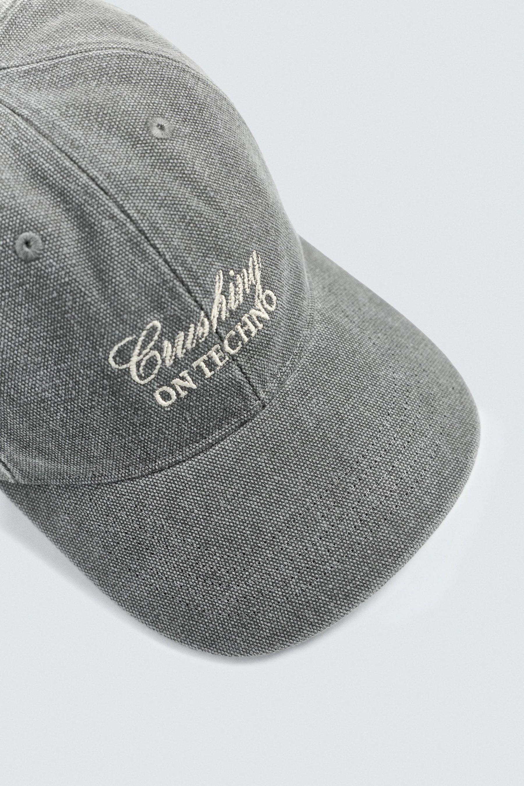 CONTRAST EMBROIDERY CAP - Image 6