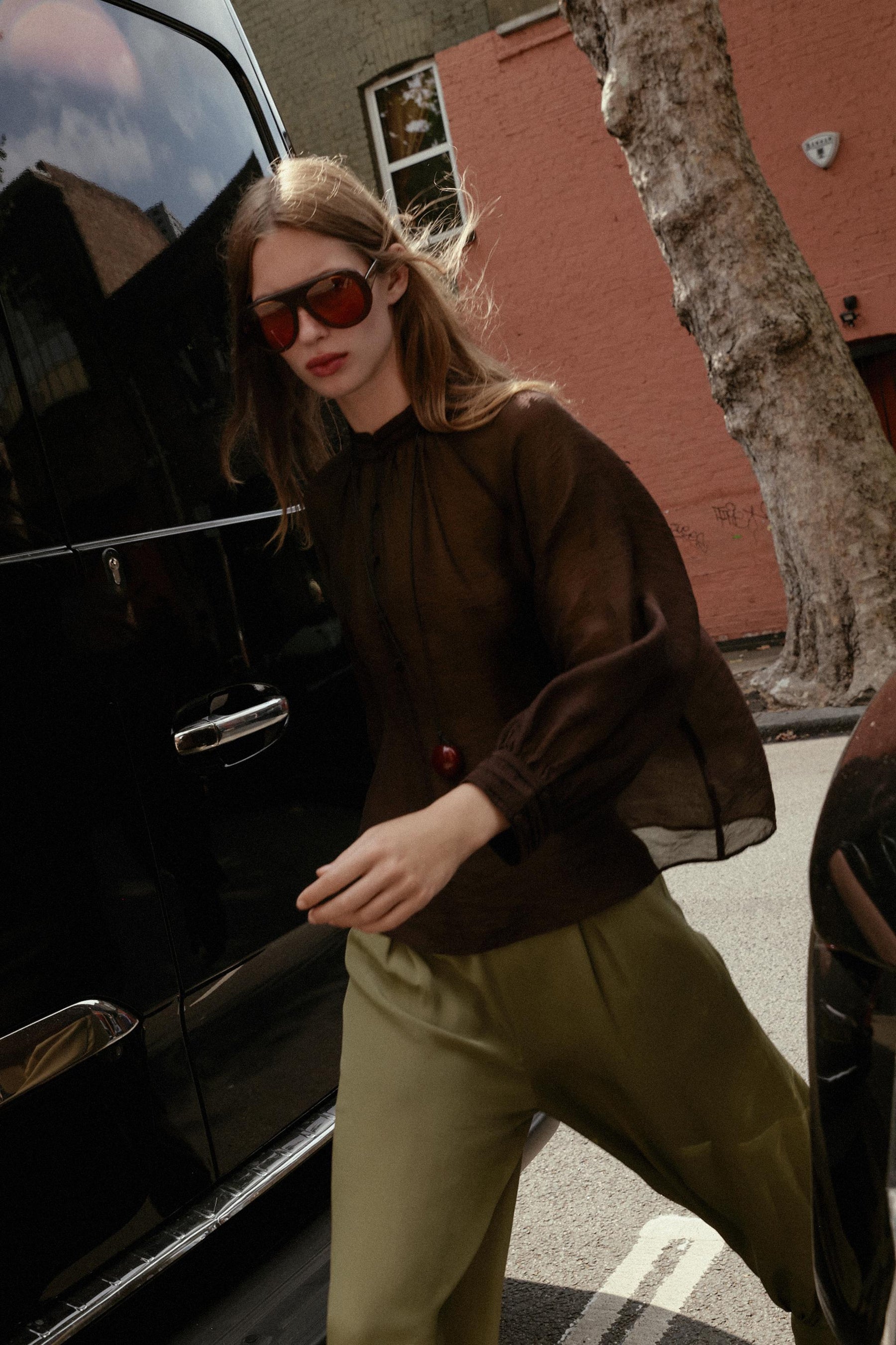 Transparente Bluse mit Puffärmeln