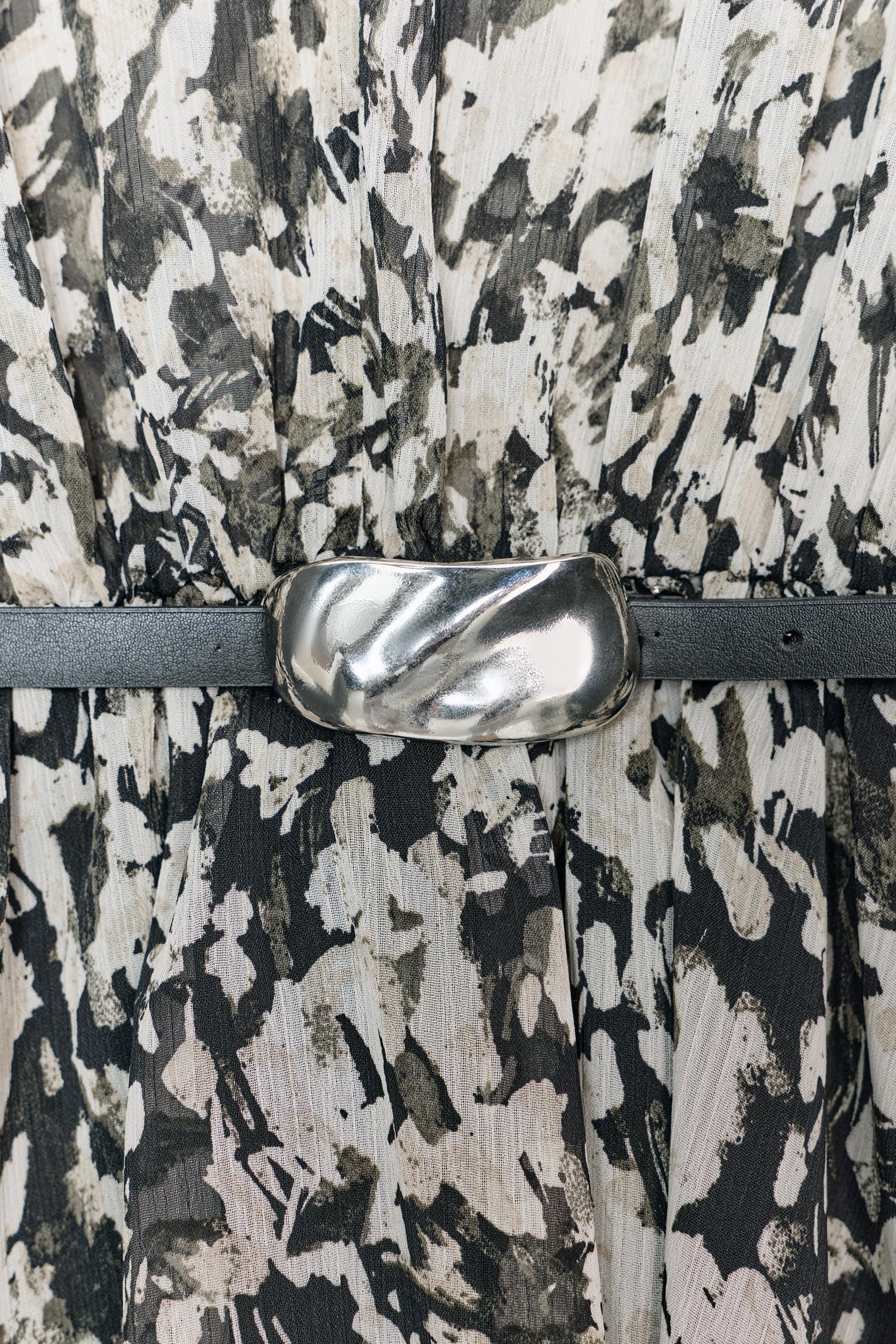 PRINTED MINI DRESS WITH BELT - Image 6