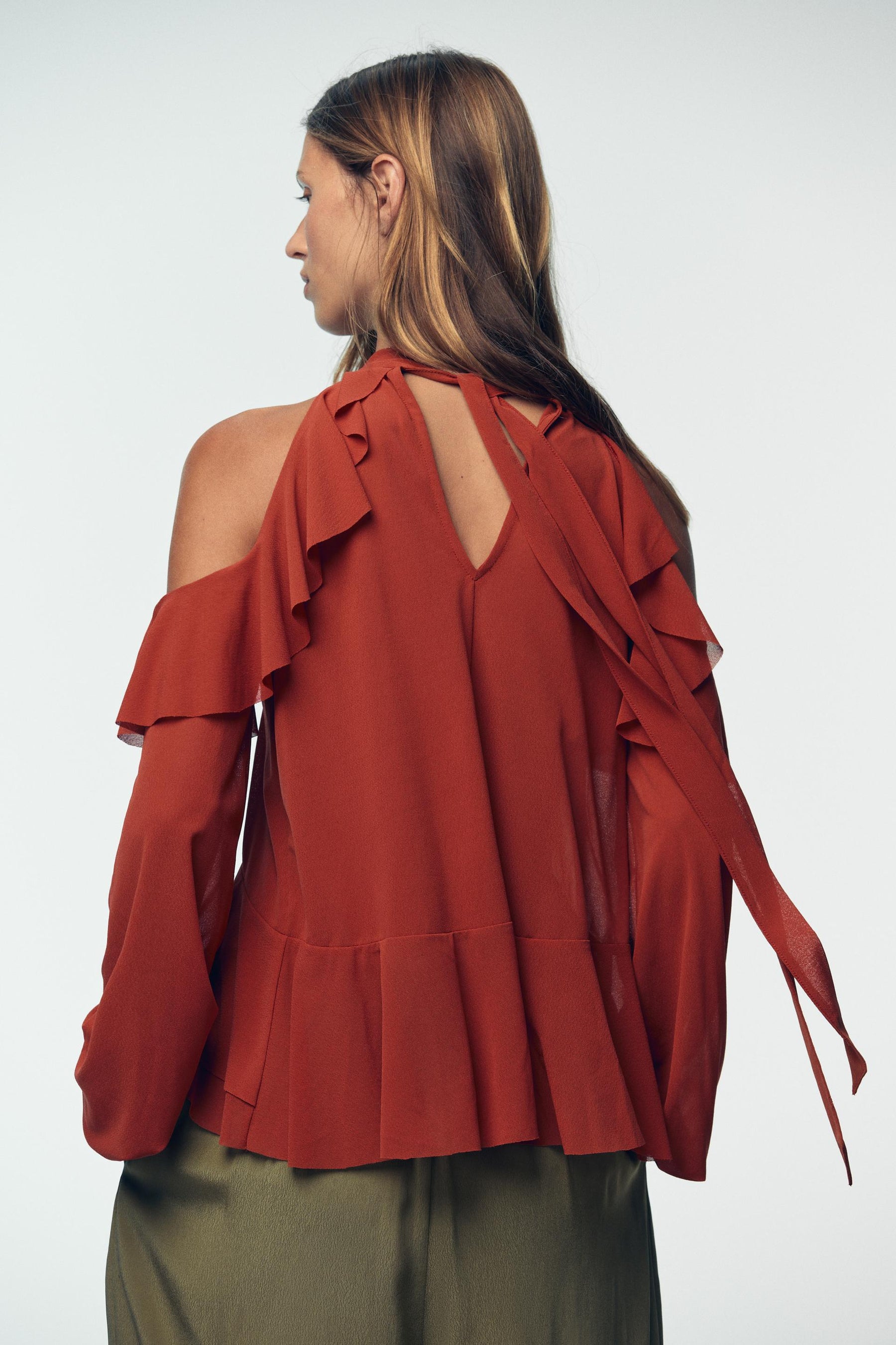 Rüschenbluse mit Neckholder