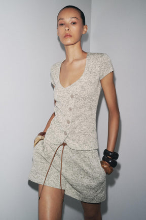 Rustikales Top mit Knöpfen