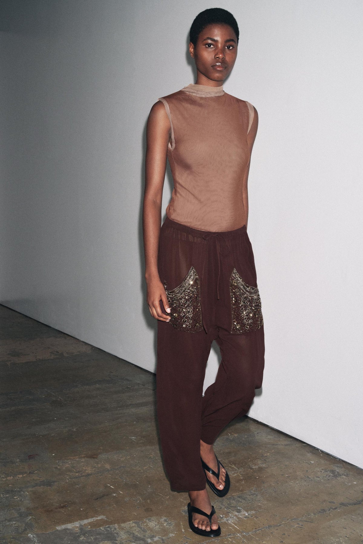 T-Shirt mit hohem Kragen