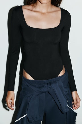 POLYAMID-Body mit eckigem Ausschnitt