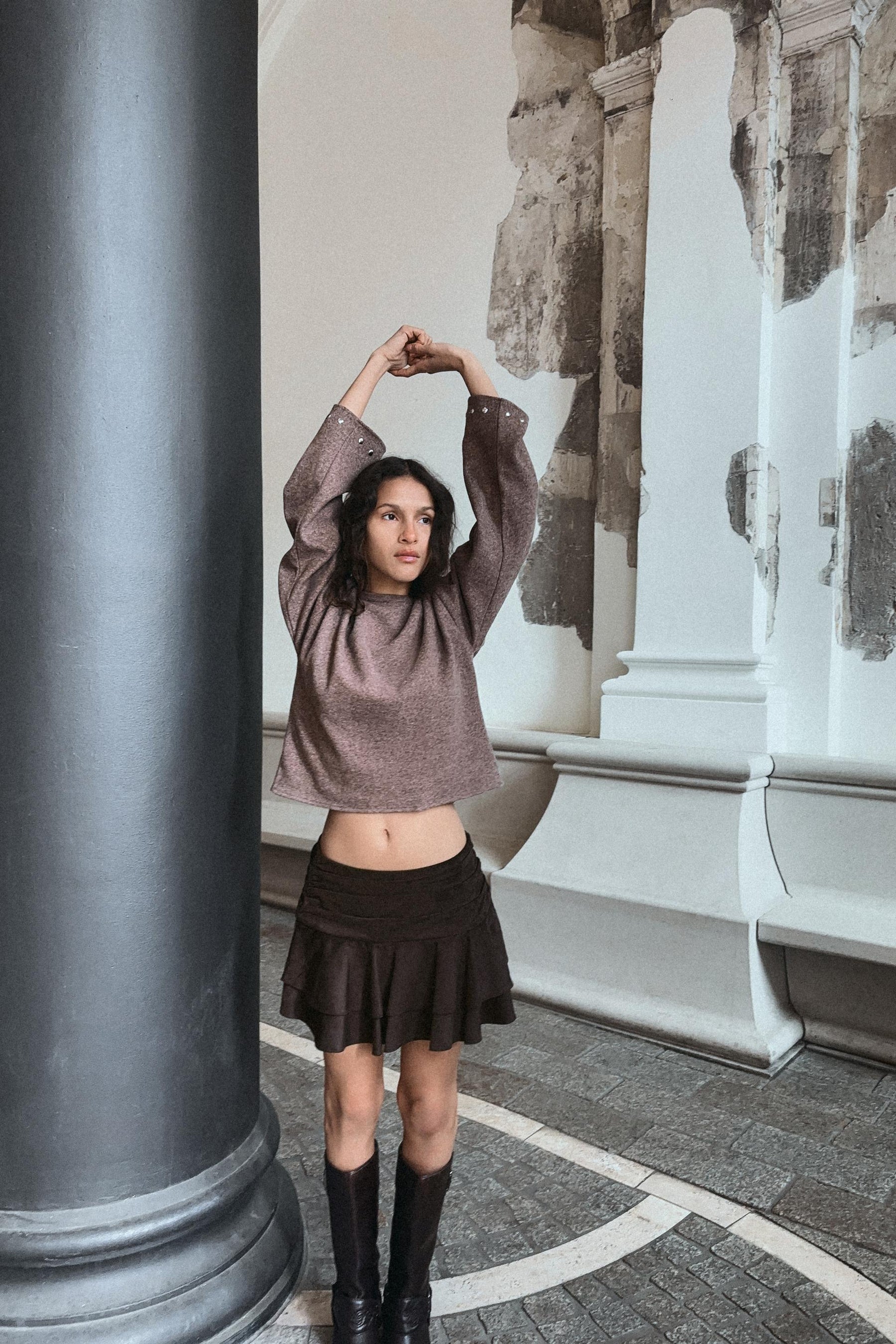 Nietenbesetztes Sweatshirt