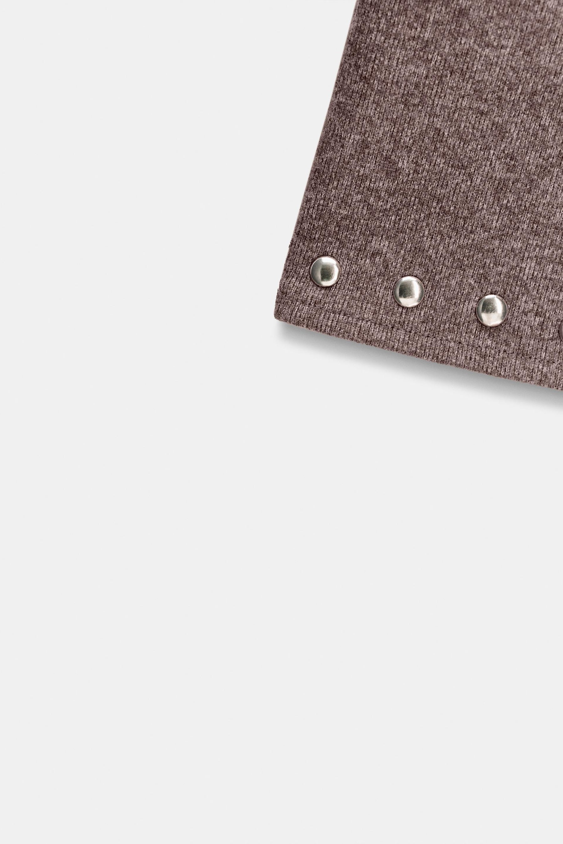 Nietenbesetztes Sweatshirt