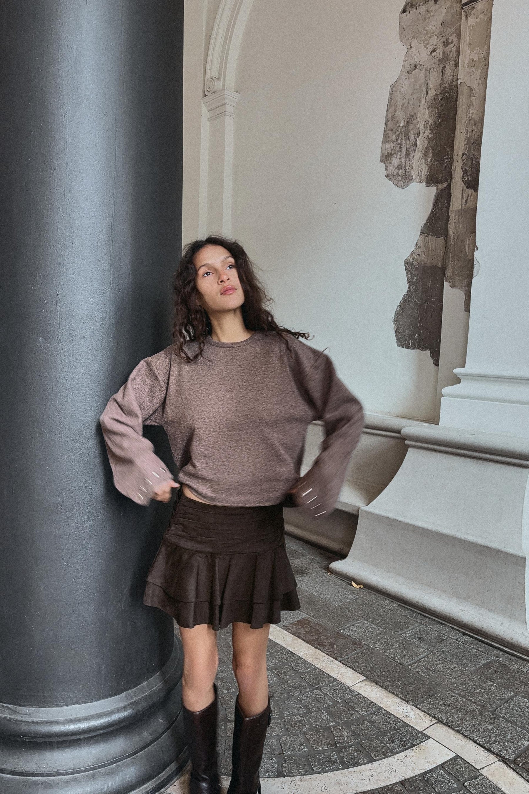 Nietenbesetztes Sweatshirt