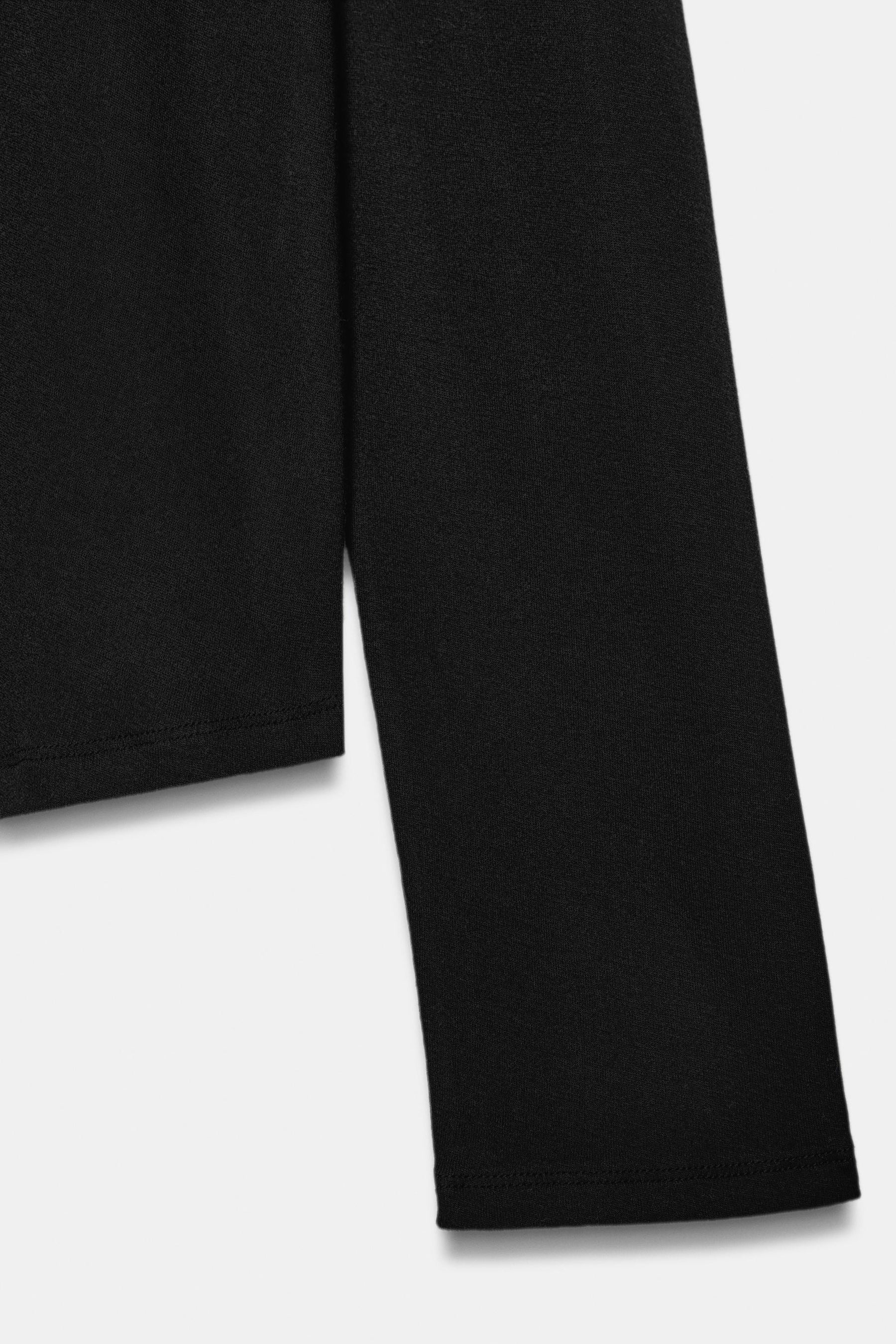 Langärmliges, halbtransparentes Top