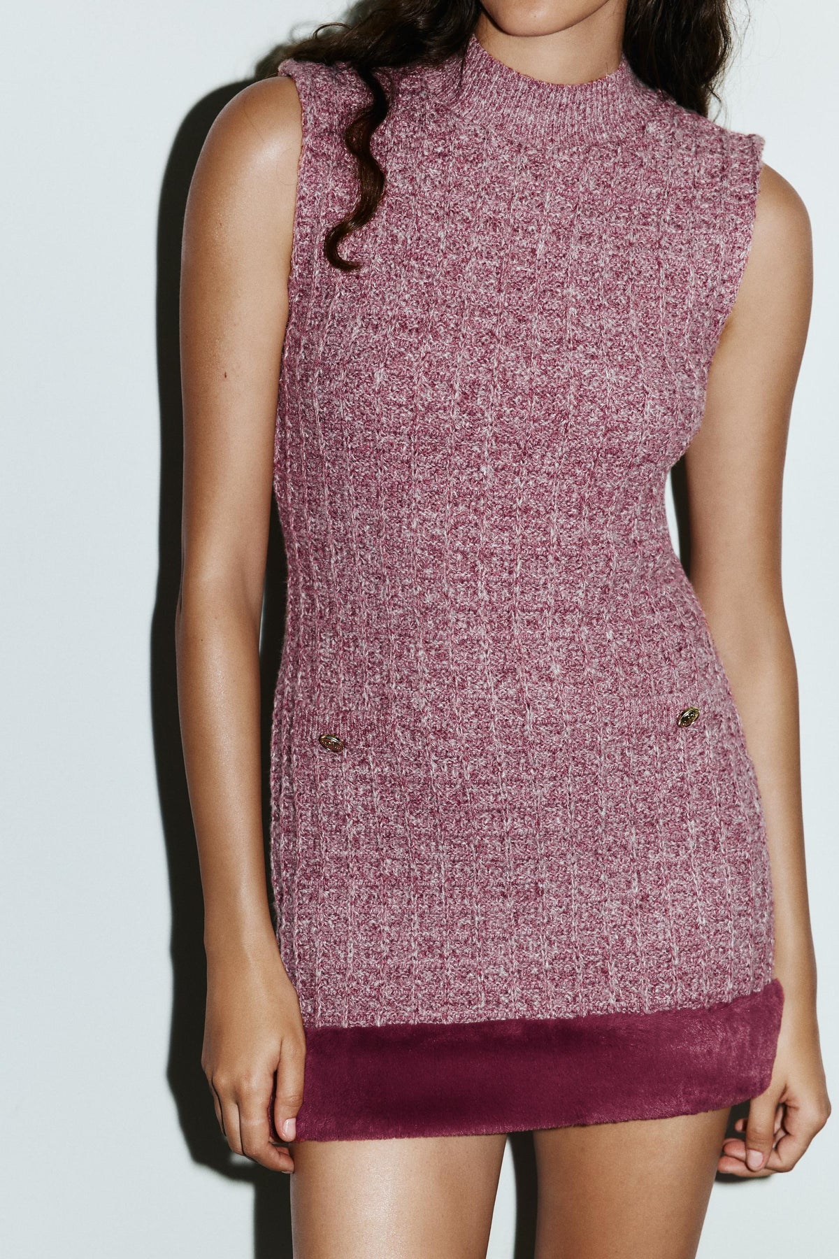 Kleid aus strukturiertem Schaffell