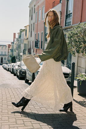 Midirock mit Kettenverzierung