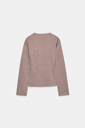 Mit Broschen verzierter Deckel