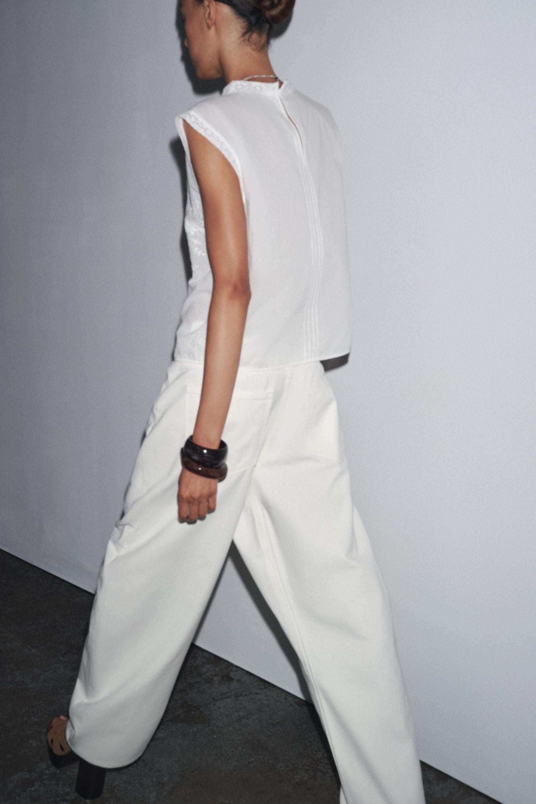 Ärmellose Bluse mit Leiterstich