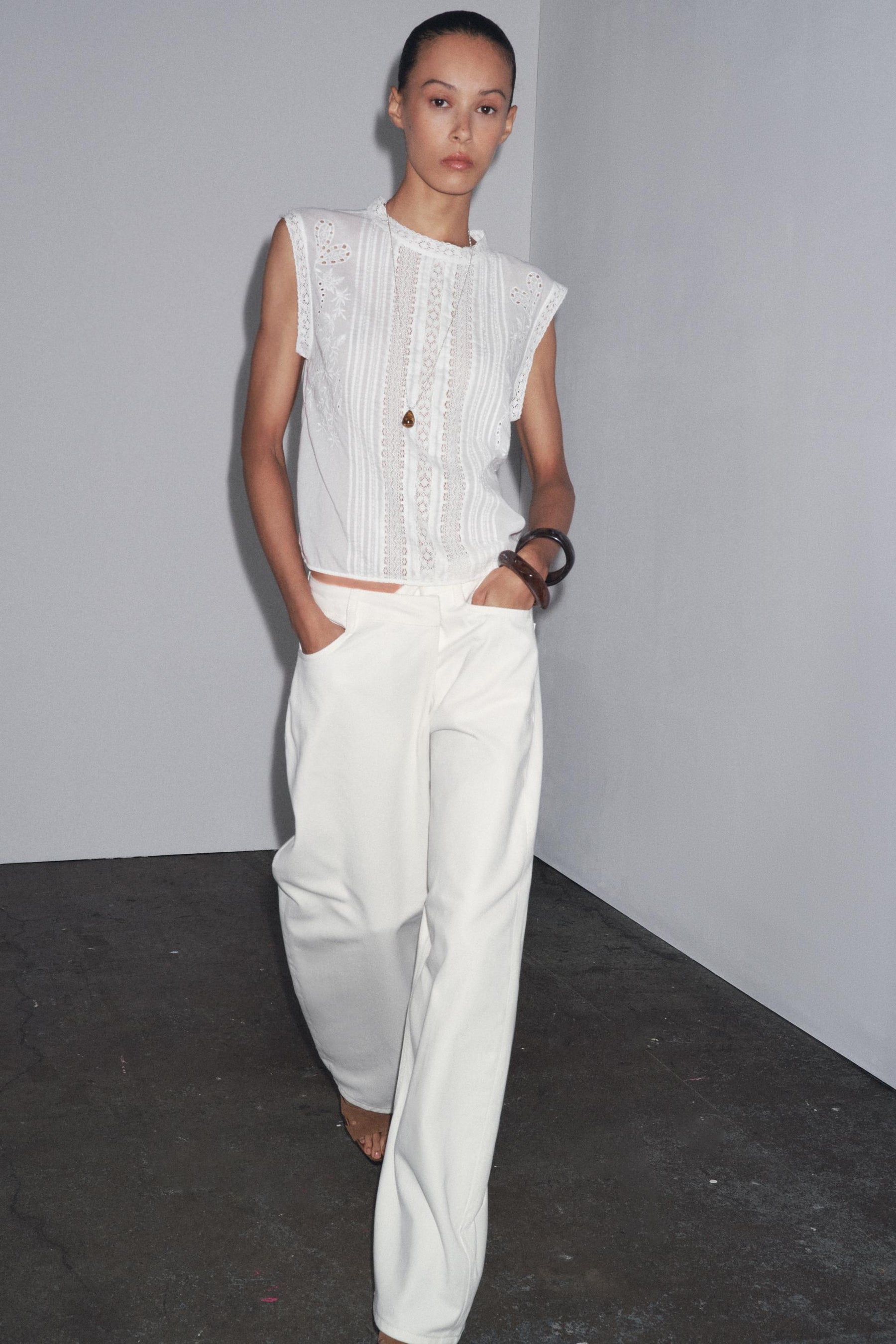 Ärmellose Bluse mit Leiterstich