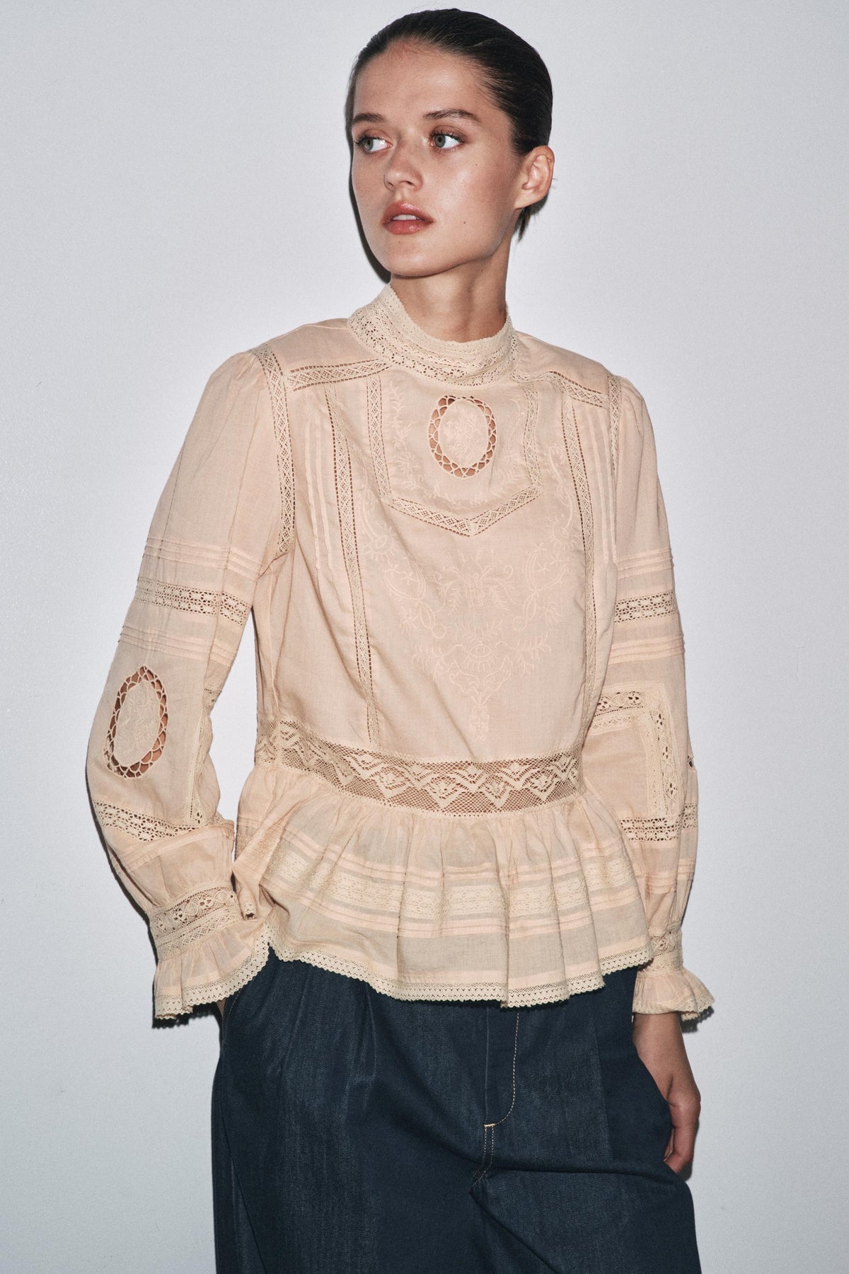 Besticktes romantisches Hemd