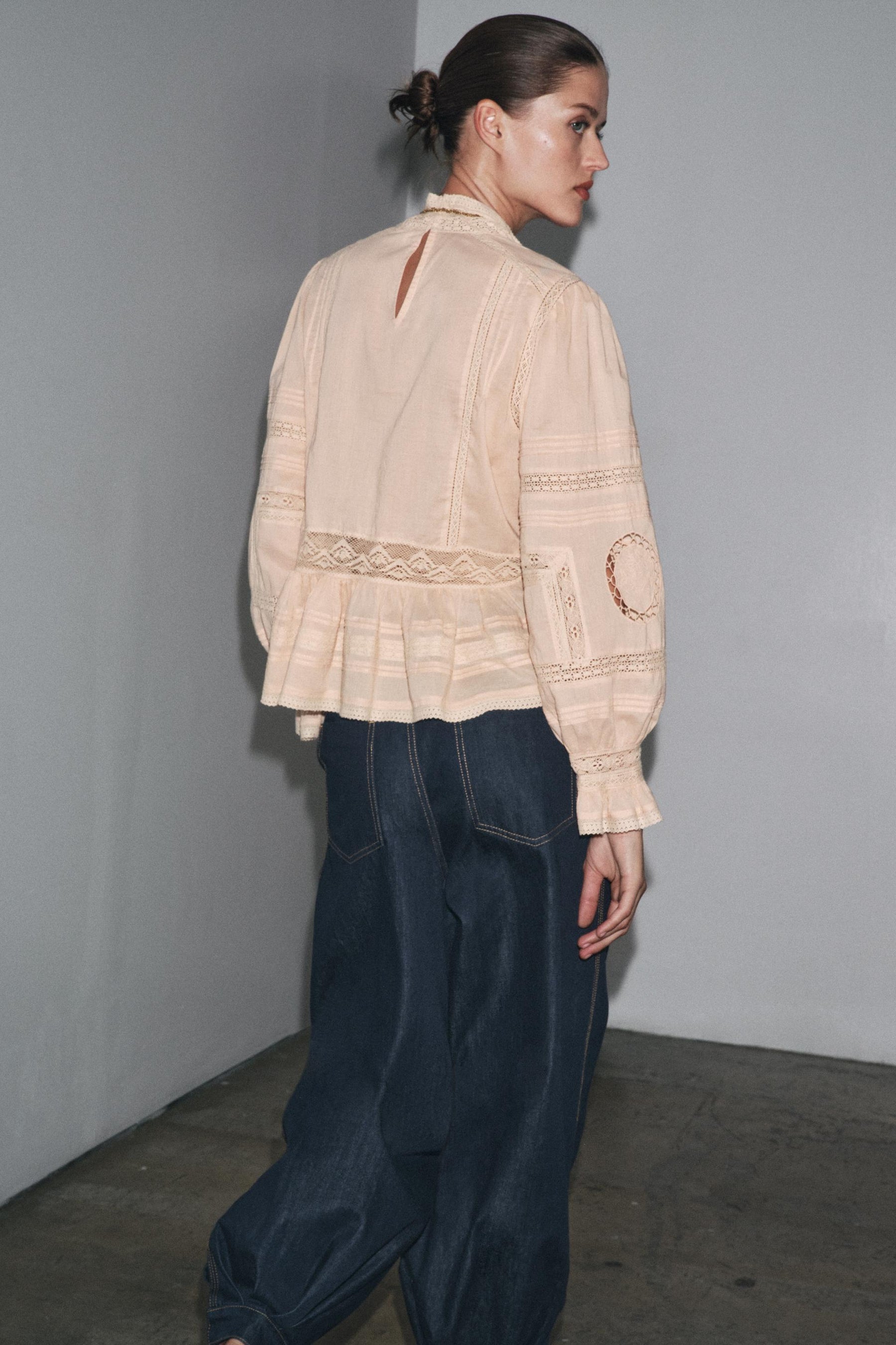 Besticktes romantisches Hemd