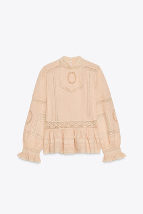 Besticktes romantisches Hemd