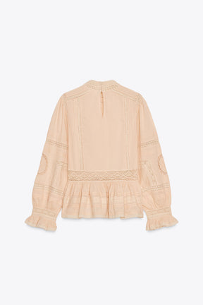 Besticktes romantisches Hemd