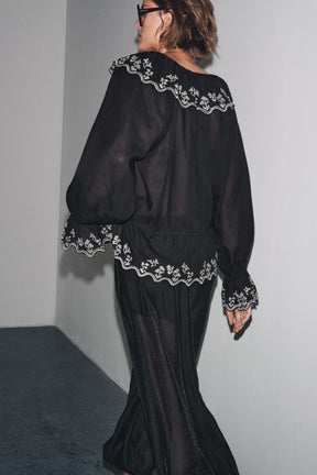 Bestickte Rüschenbluse