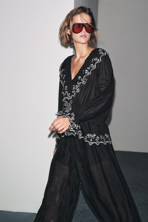 Bestickte Rüschenbluse