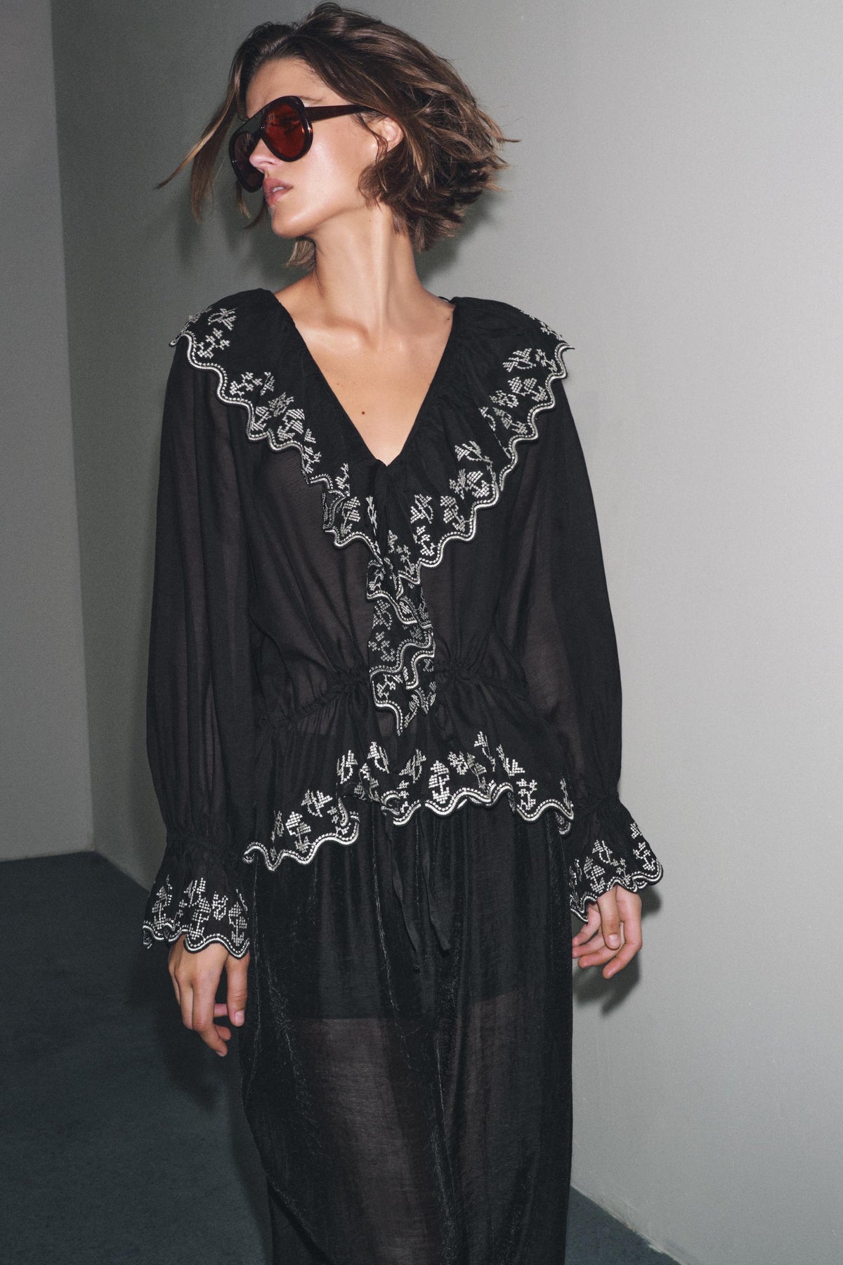 Bestickte Rüschenbluse