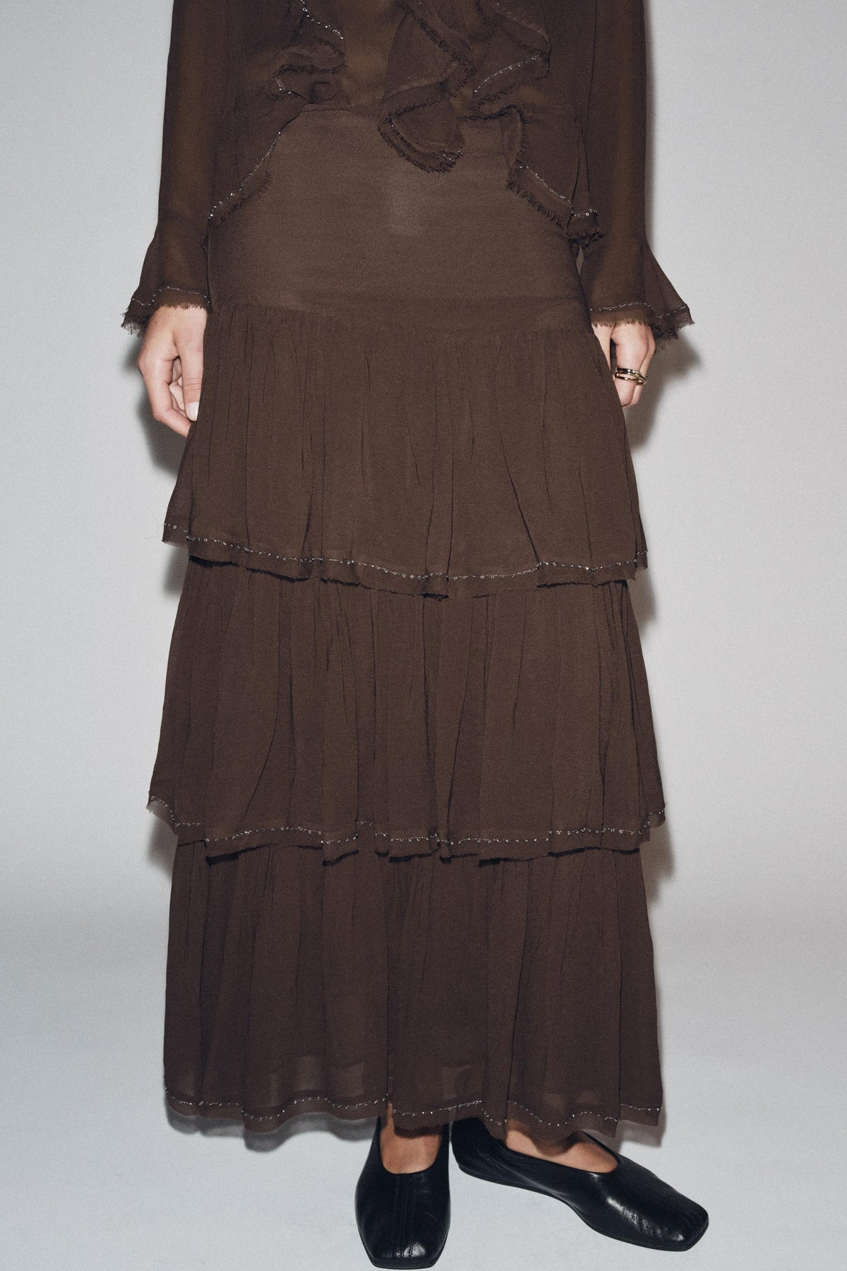 Perlenbesetzter Rüschenrock