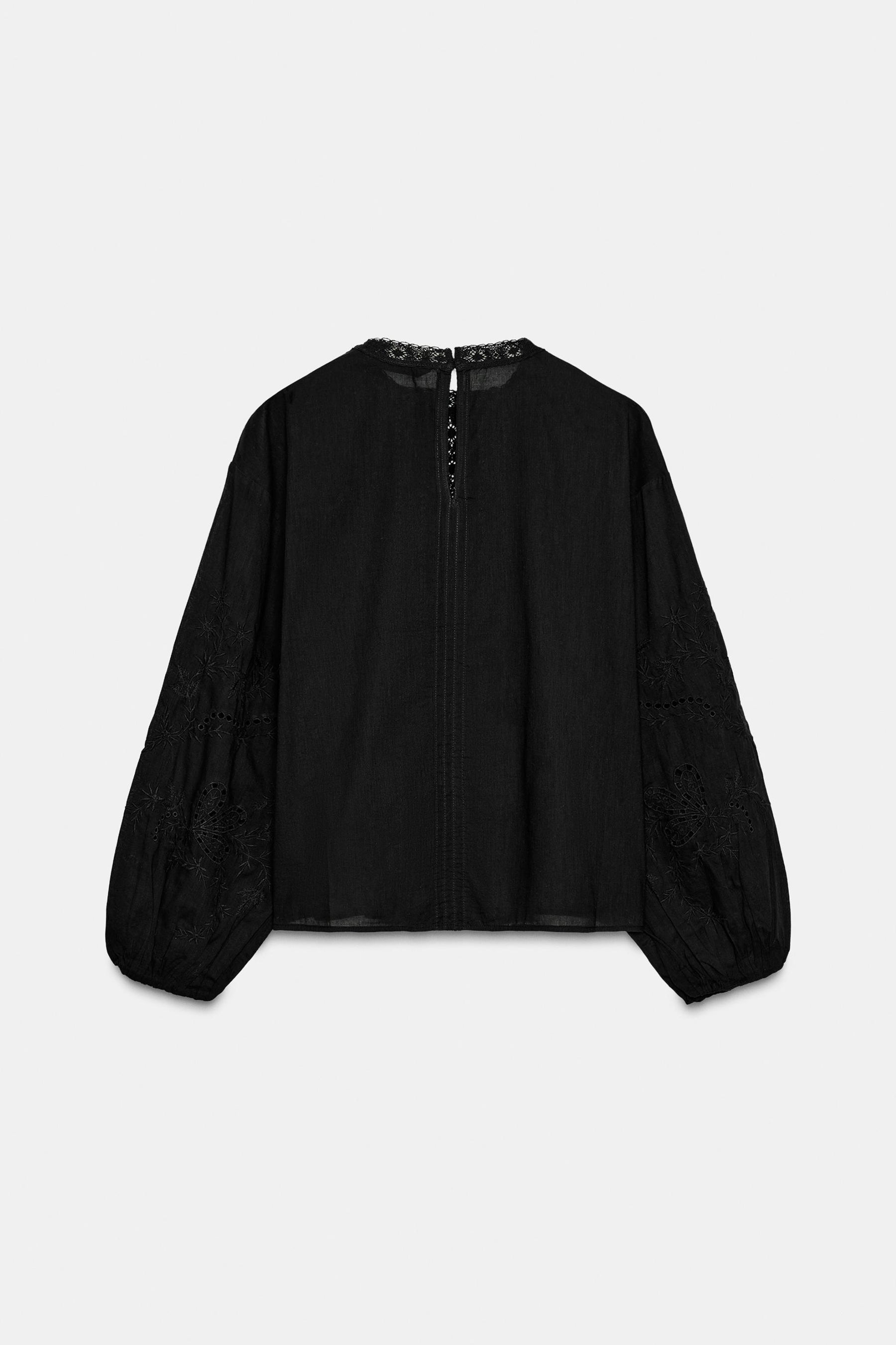 Besticktes Hemd mit Spitze