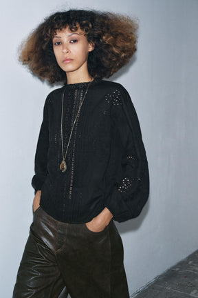 Besticktes Hemd mit Spitze