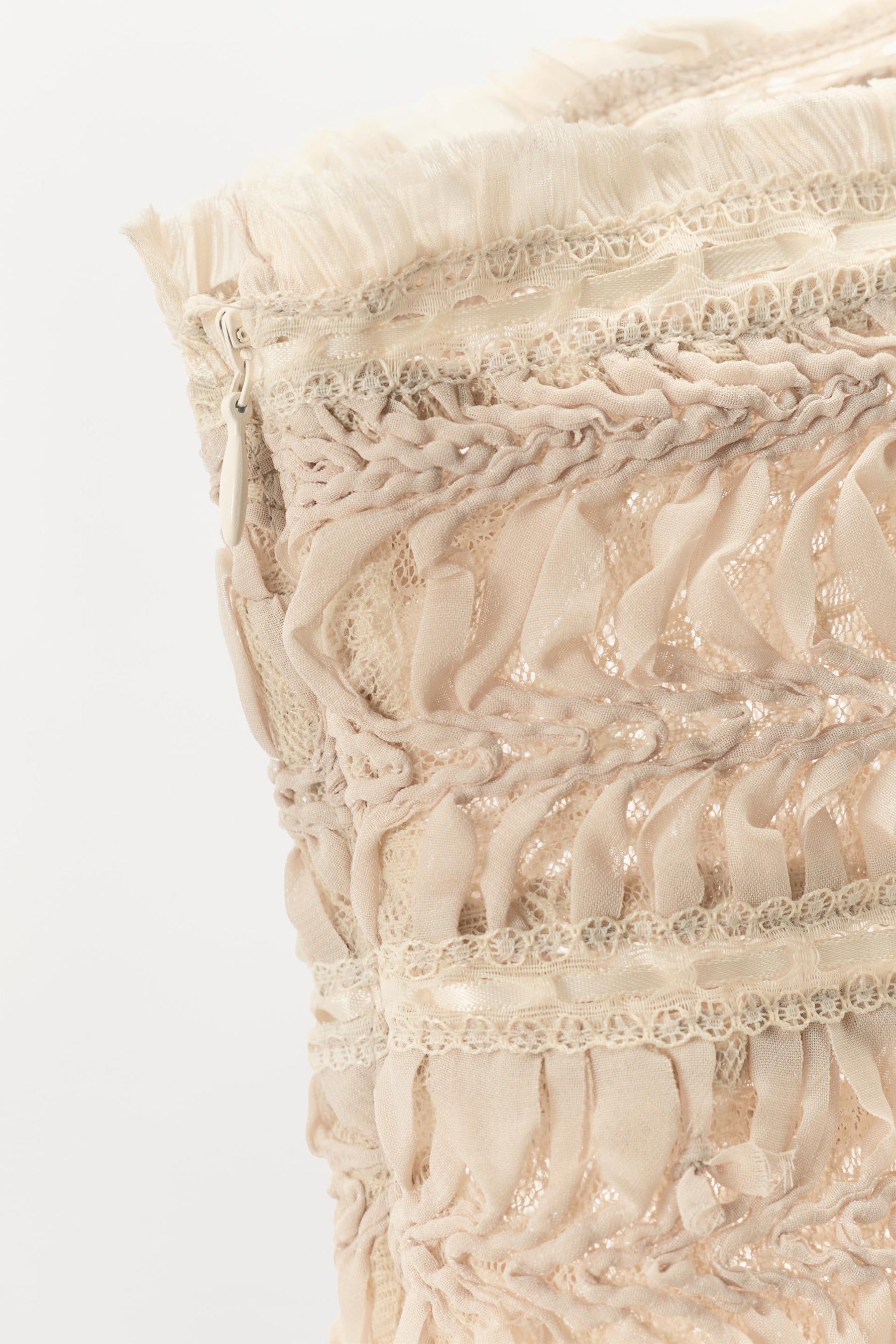 Modisches Oberteil mit Struktur und Kontrast