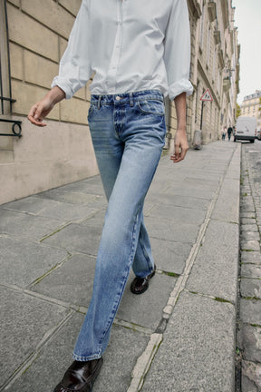 Gerade geschnittene Jeans mit niedrigem Bund