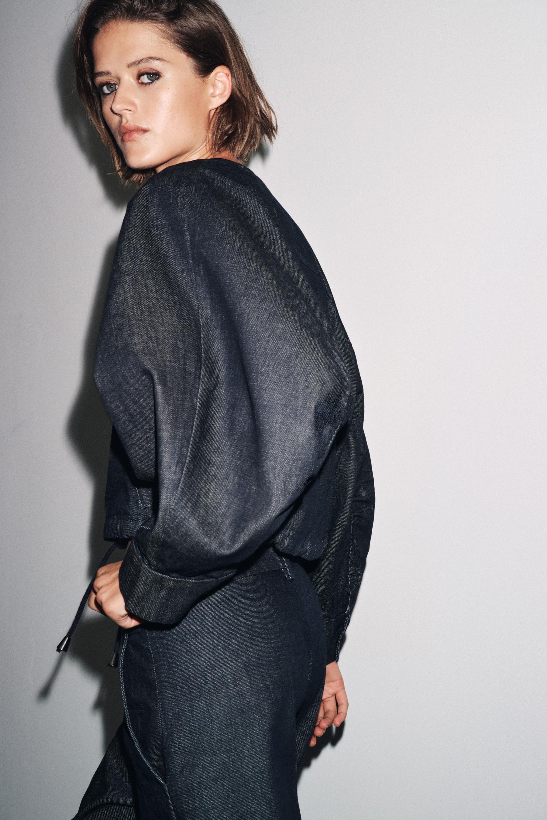 Bomberjacke aus Denim mit Puffärmeln