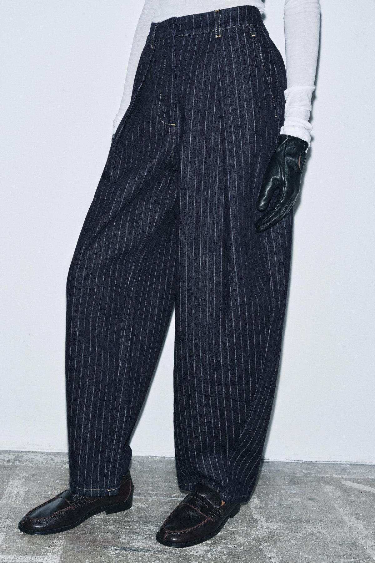 Gestreifte Ballonjeans mit mittelhohem Bund