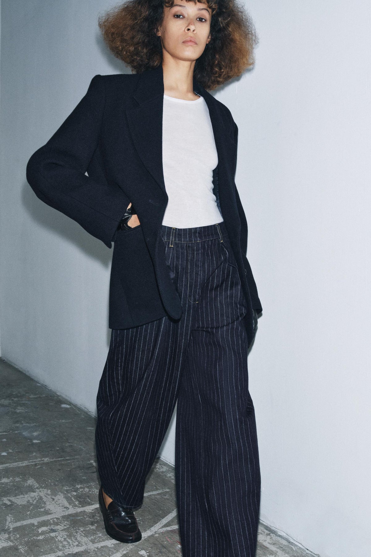 Gestreifte Ballonjeans mit mittelhohem Bund