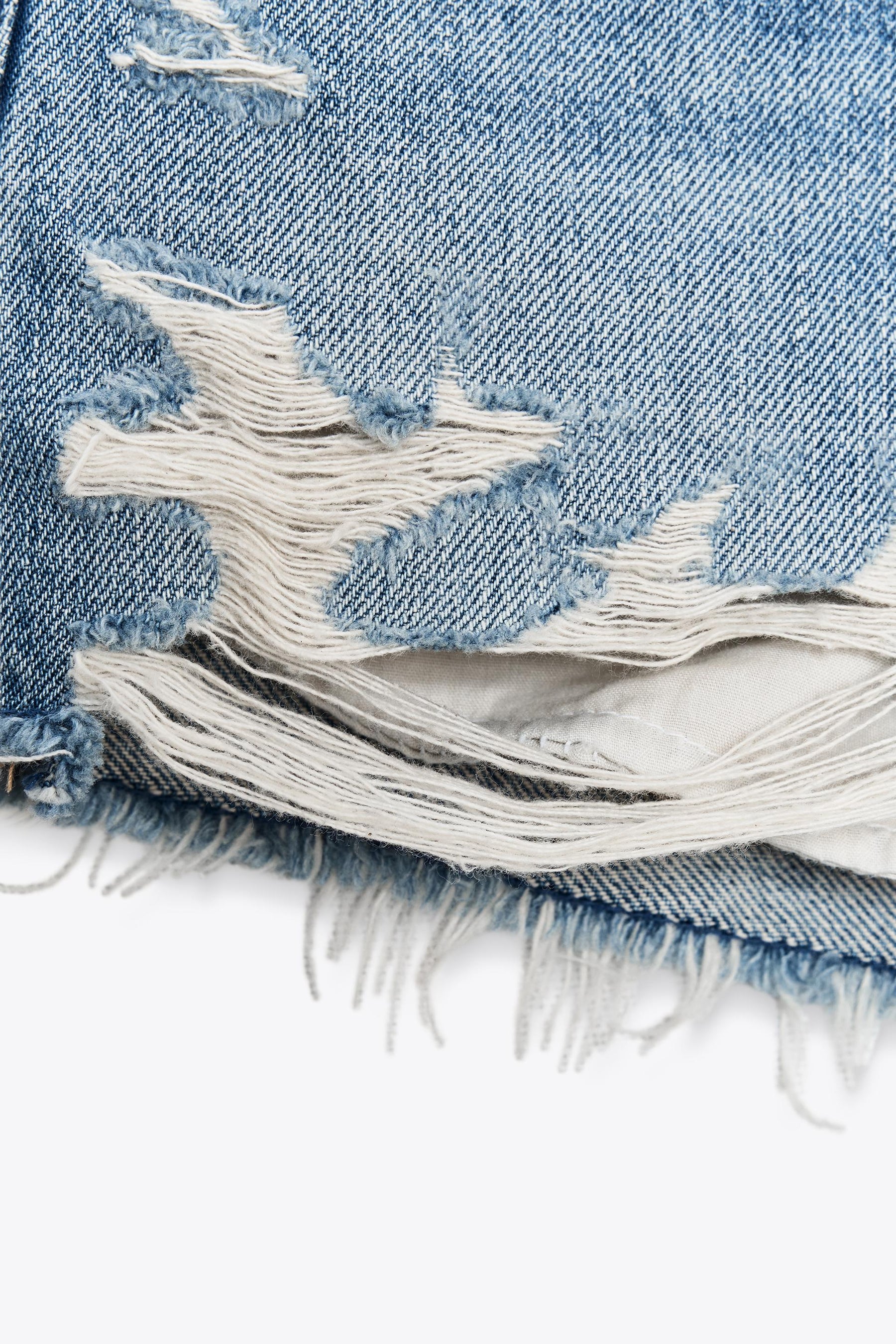 Zerrissene Jeansshorts mit mittelhohem Bund