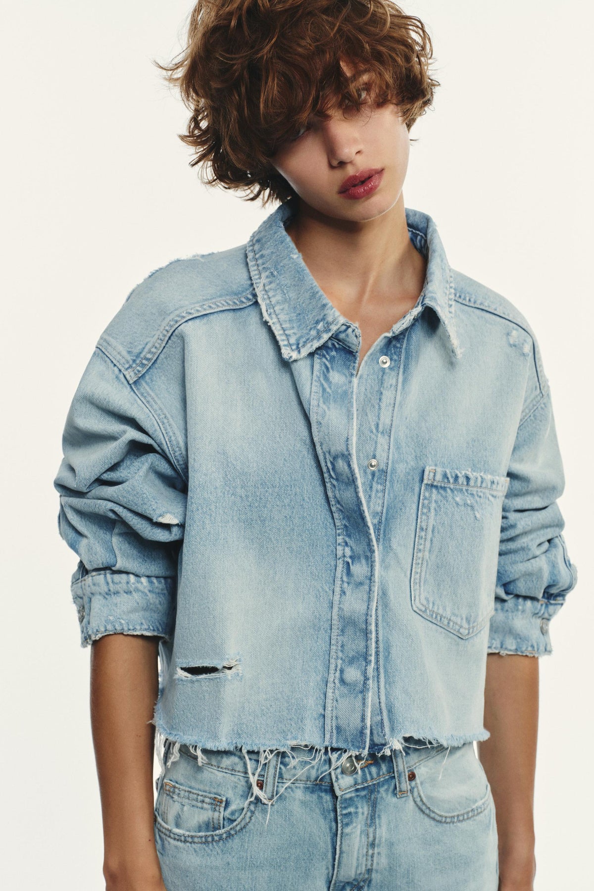Zerrissenes Crop-Denim-Overshirt