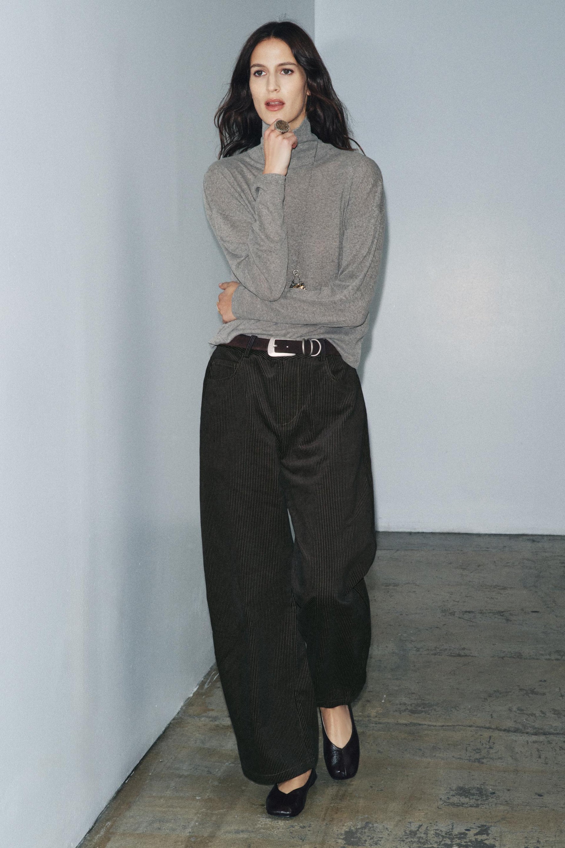 Gestreifte Hose mit weitem Bein