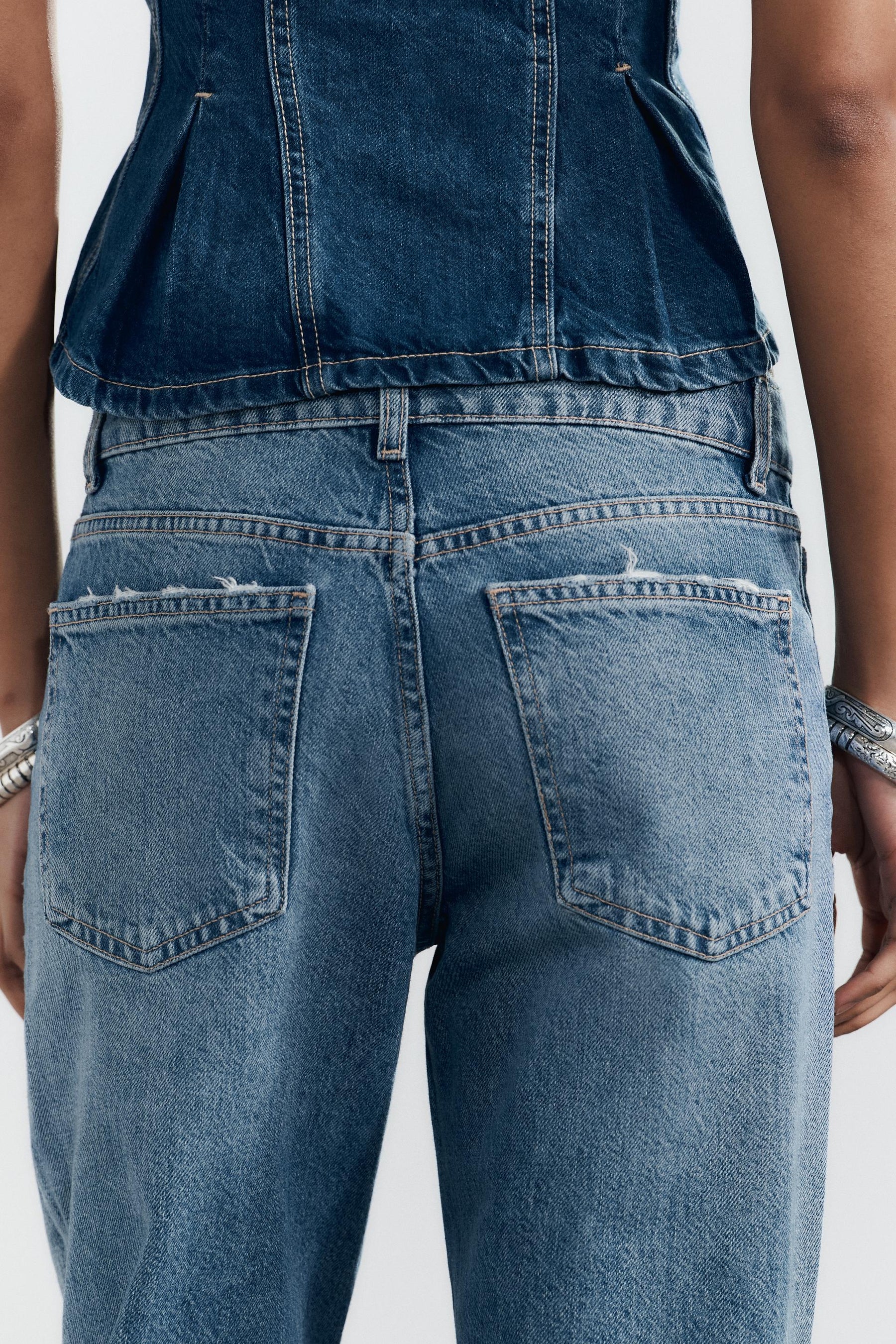 Jeans mit mittelhohem Bund und weitem Bein