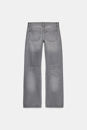 Weit geschnittene, tief sitzende Jeans