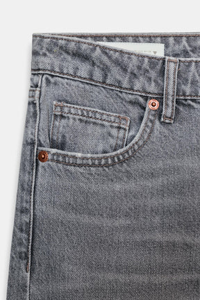 Weit geschnittene, tief sitzende Jeans