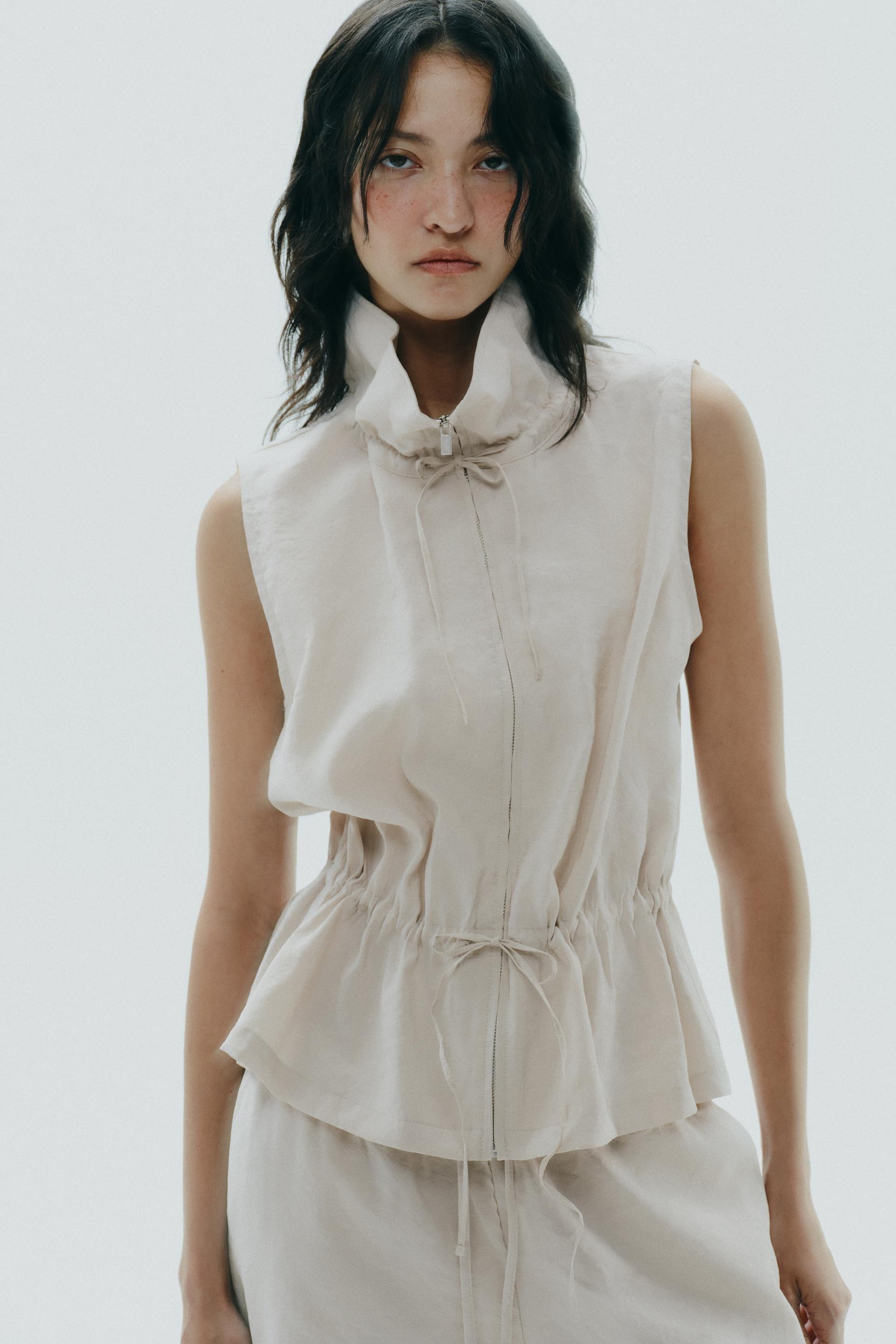 ADJUSTABLE FLOWING GILET - Image 1