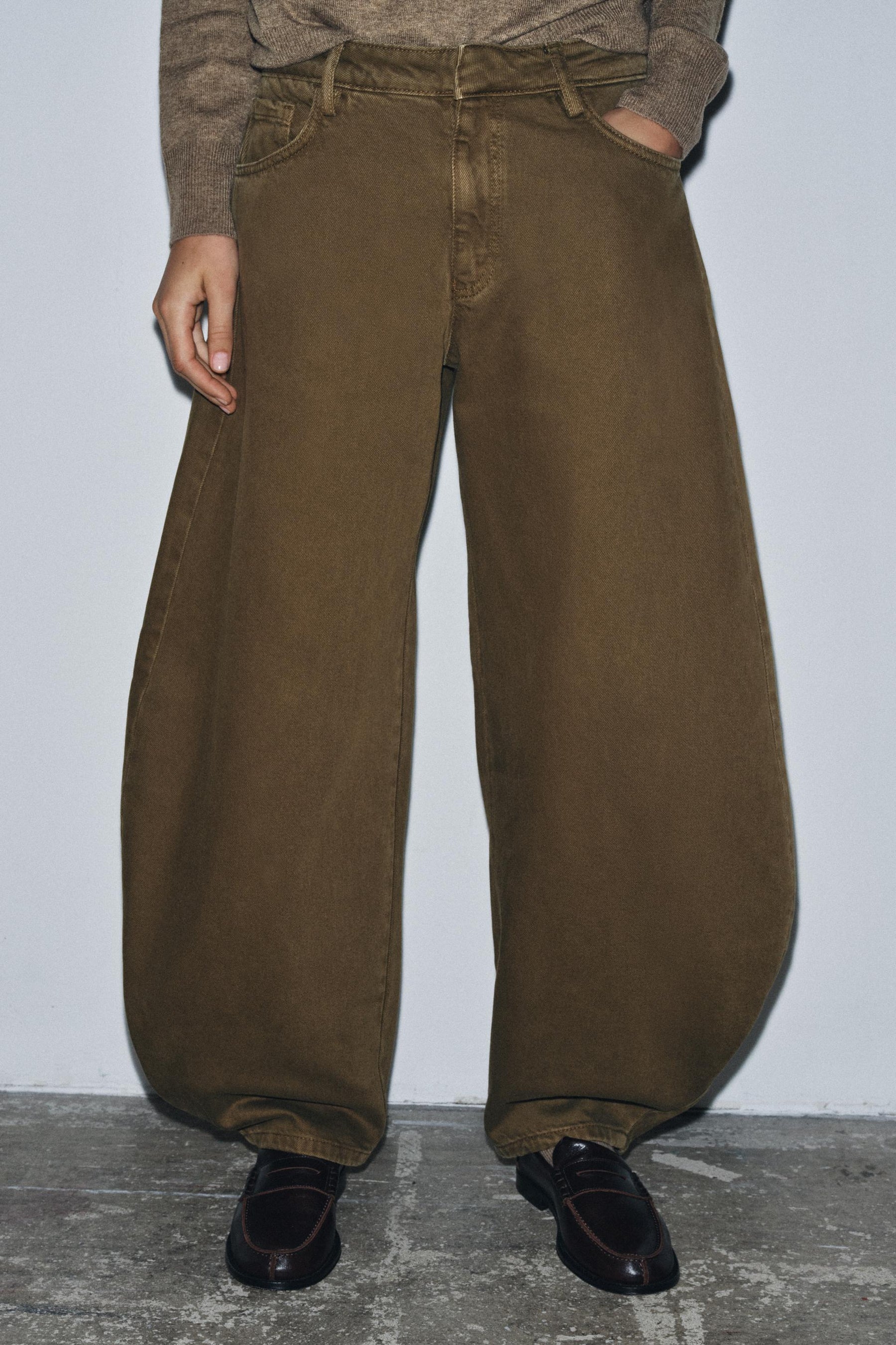 Barrel Mid-Waist Jeans