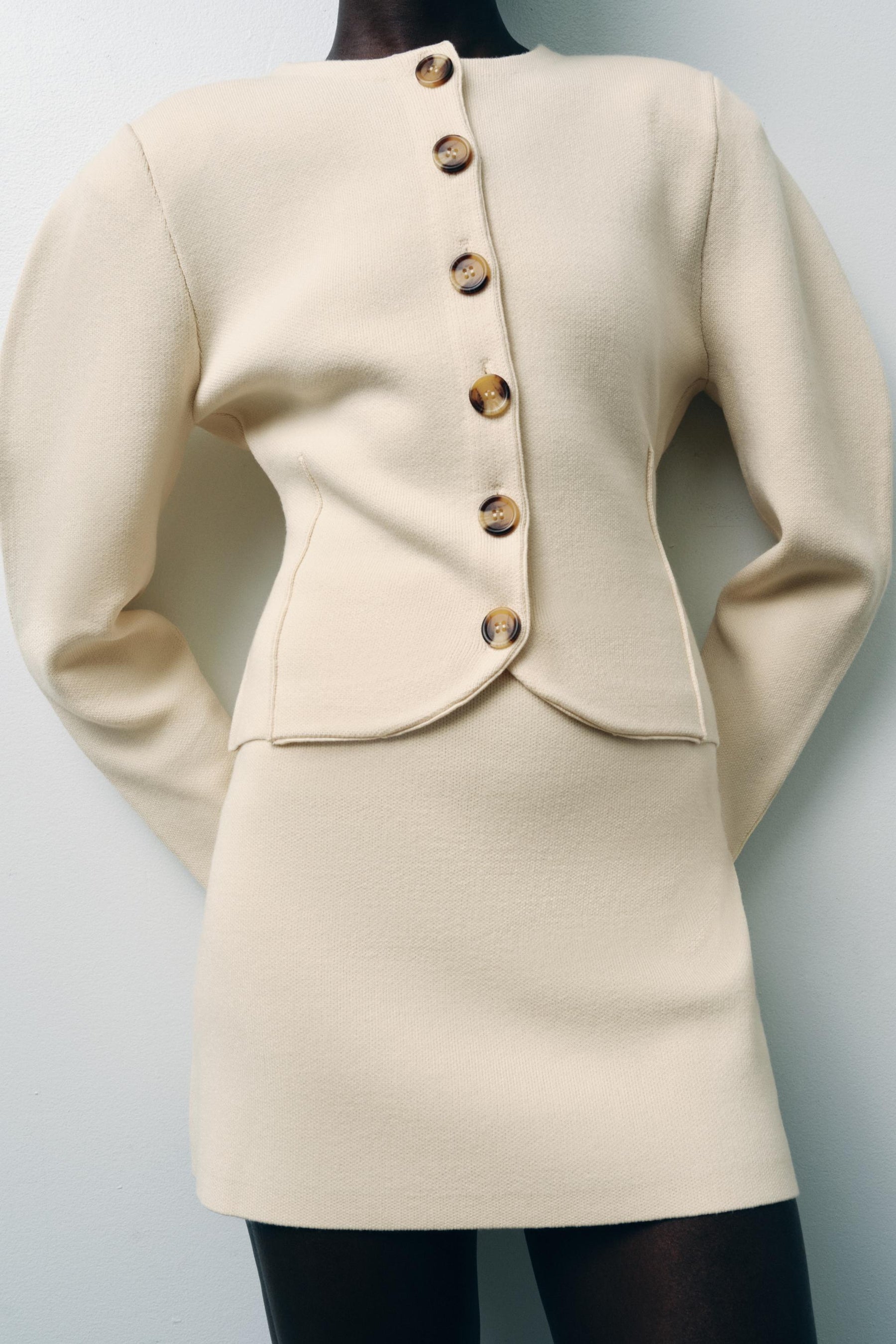 Taillierter Cardigan mit Knöpfen