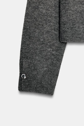 Strickpullover mit Knöpfen